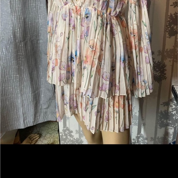 Size medium ladies dress - Picture 2 of 5